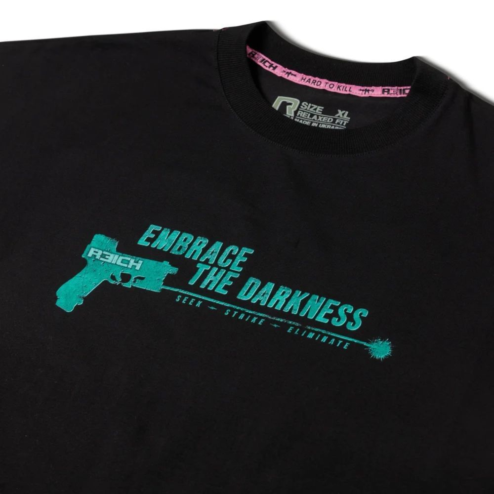 Футболка "Embrace the darkness" black  7091462 фото