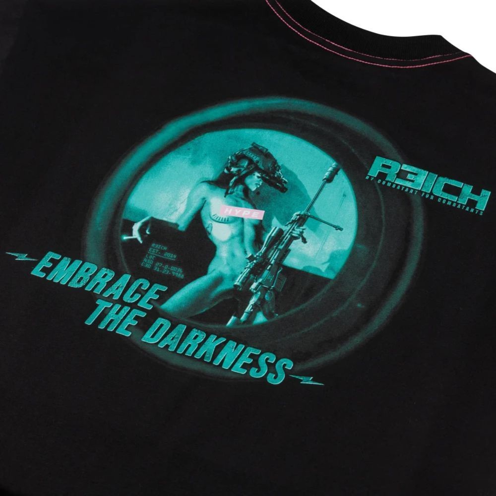 Футболка "Embrace the darkness" black  7091462 фото